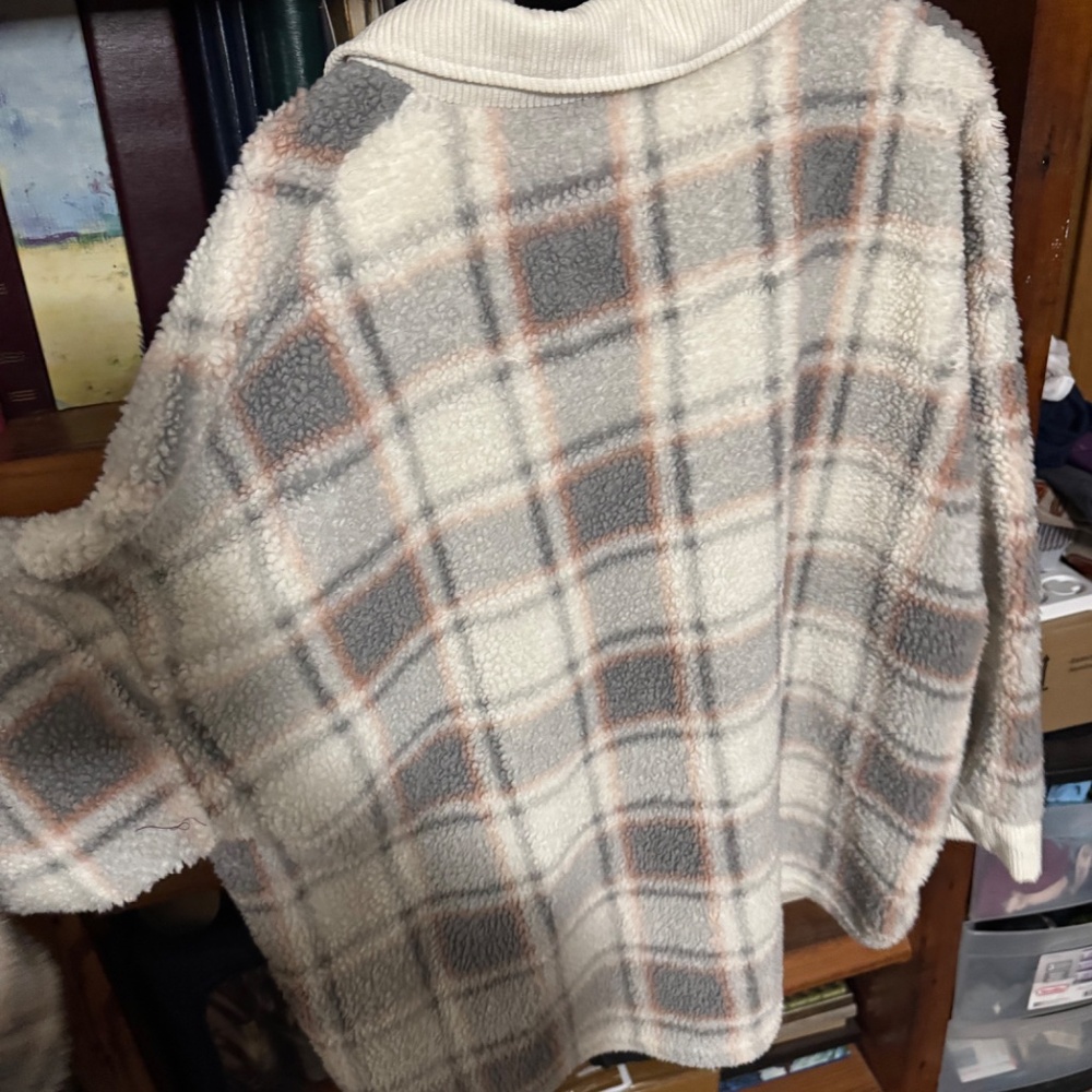 Women’s Shacket - Picture 3 of 4